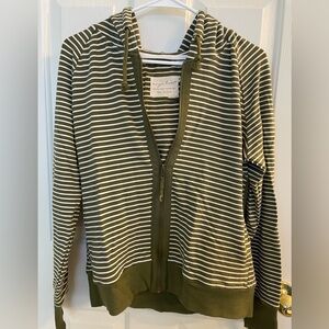 Evy’s Tree Hallie sweatshirt. Size M. NWOT